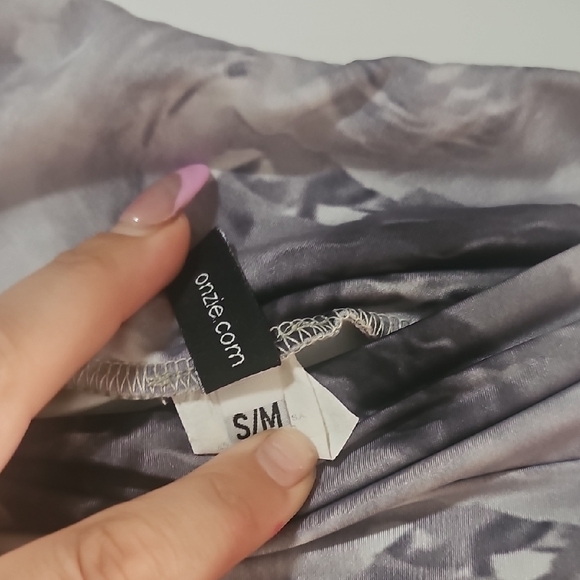 Onzie Black and Gray Floral Leggings - Picture 2 of 3